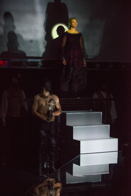 Ariel Shafir and ensemble member Alana Arenas